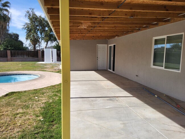 Building Photo - 2801 El Berrendo Ave