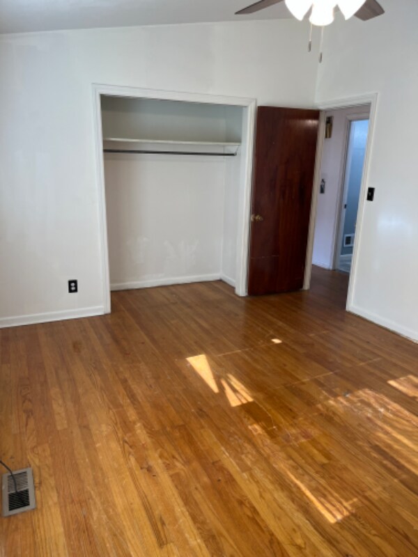 Building Photo - 729 Glensford Dr