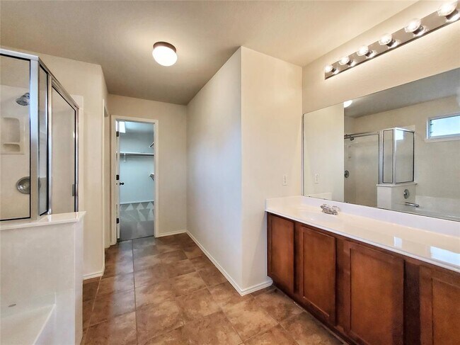 Building Photo - 15109 Fernhill Dr
