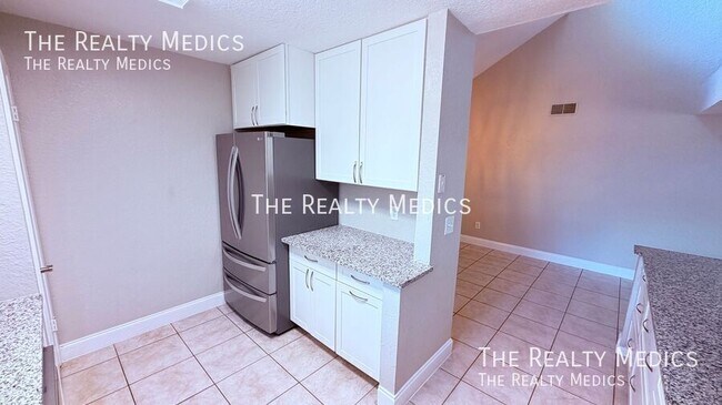 Building Photo - 3640 S St Lucie Dr