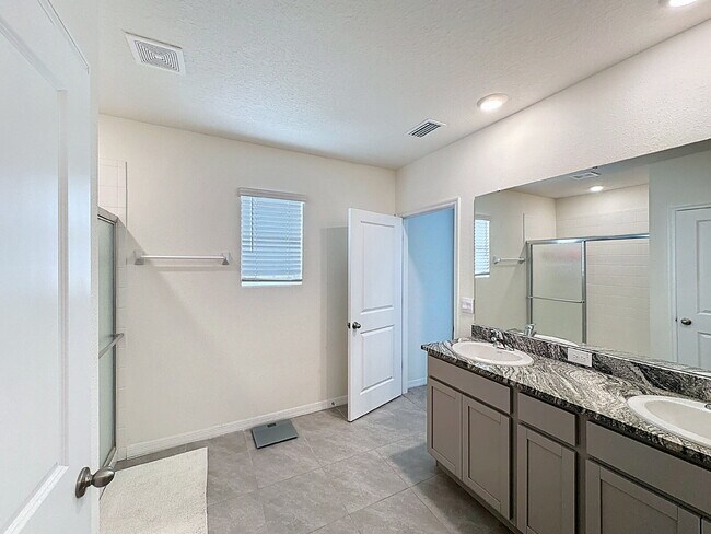 Building Photo - 8379 Ender Hls Dr
