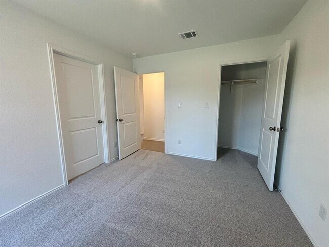 Building Photo - 275 Keefer