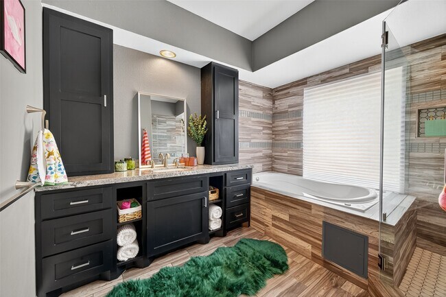 Building Photo - 5310 Holly View Dr