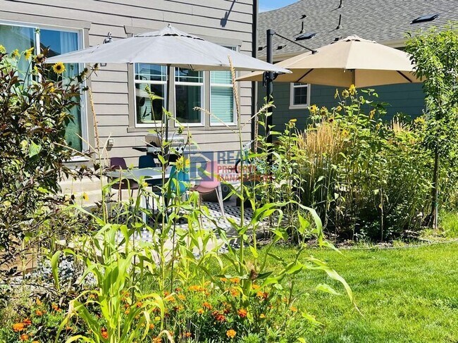 Building Photo - 2056 Sicily Cir