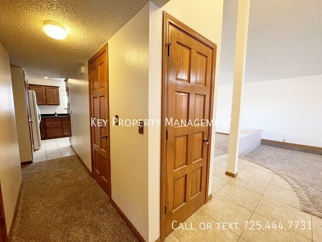 Building Photo - TWO STORY 4 BEDROOM WITH POOL NEAR SPRING ...