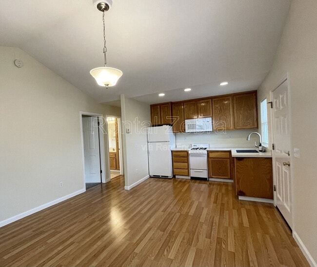 Building Photo - 2062 Red Oak Cir