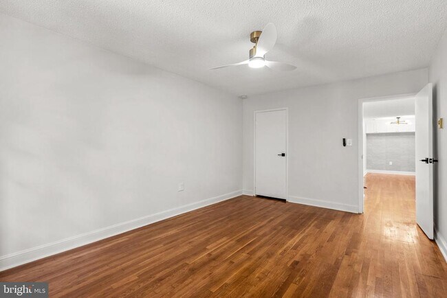 Building Photo - 7630 Tomlinson Ave