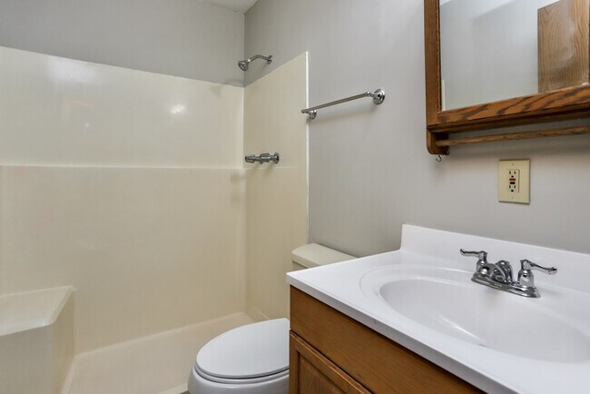 Building Photo - Beautiful 4 Bedroom Home