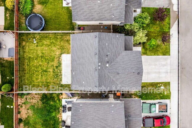 Building Photo - 6049 S Carlburg Ave