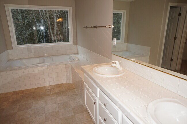 Building Photo - NW Portland Forest Heights Beauty. Flat backyard!