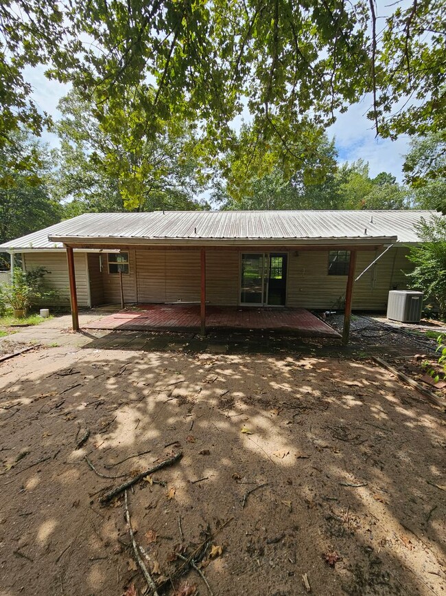 Building Photo - Home in East End