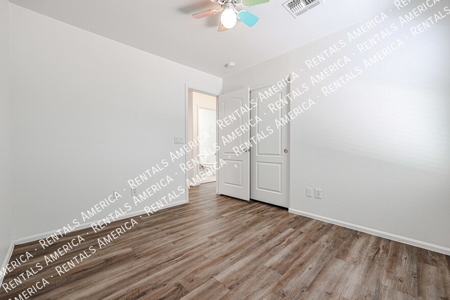Building Photo - 2047 S 160th Ln