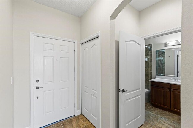 Building Photo - 45 Riverview Bend S