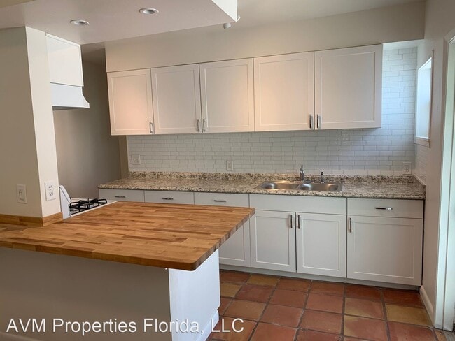 Building Photo - 3214-3218 W Santiago St