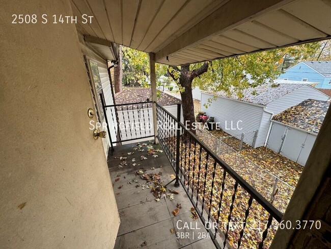 Building Photo - Spacious 3 Bed, 2 Bath Home with Balcony a...