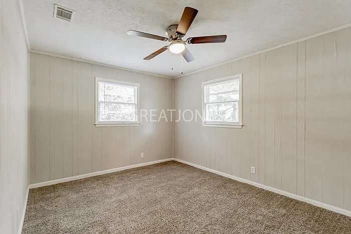 Building Photo - 928 Perry Dr