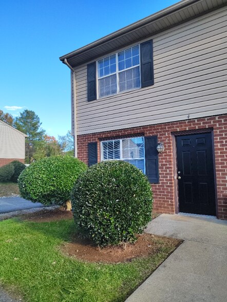 Building Photo - 14 Fonda Dr