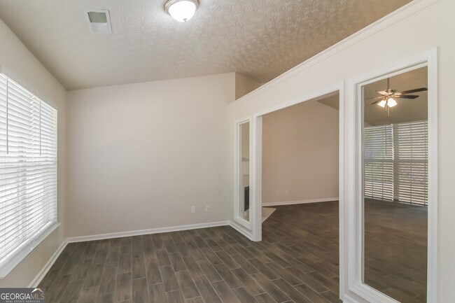 Building Photo - 50 Cold Springs Ct