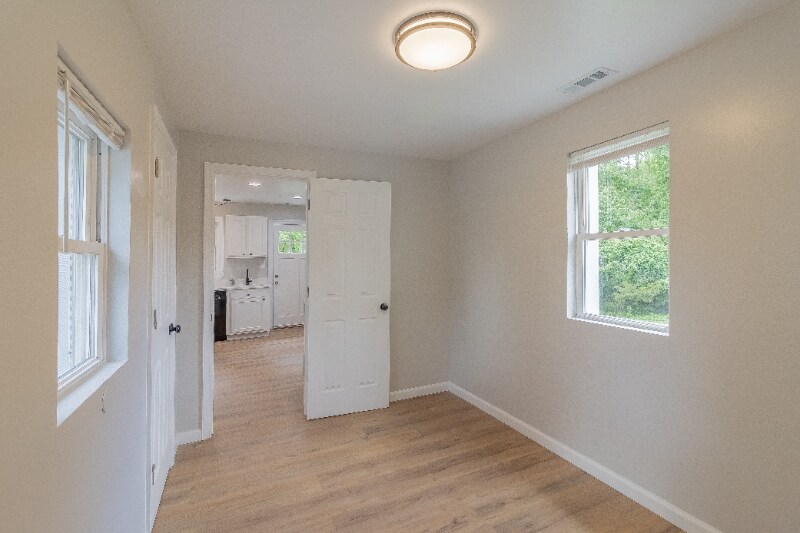 Building Photo - 1816 Maple Ln