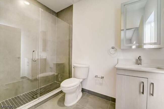 Building Photo - 48 Chadwick St