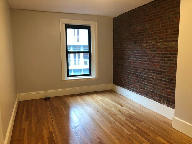 Building Photo - Back Bay 1bed / 1bath available Feb 1 $3450