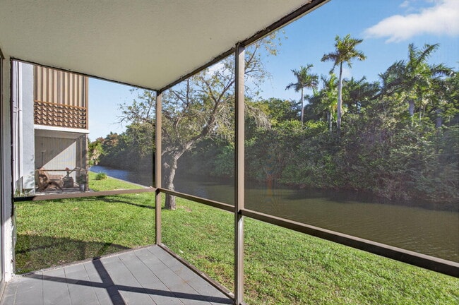 Building Photo - 107 Royal Pk Dr