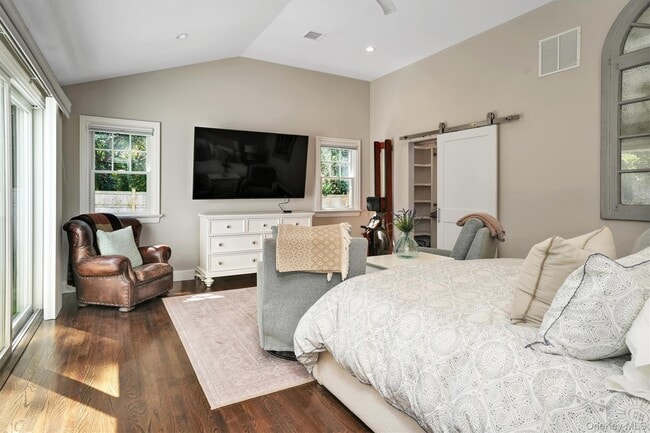 Building Photo - 32 White Oak Ln