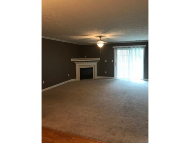 Building Photo - 1820 Balmoral Dr