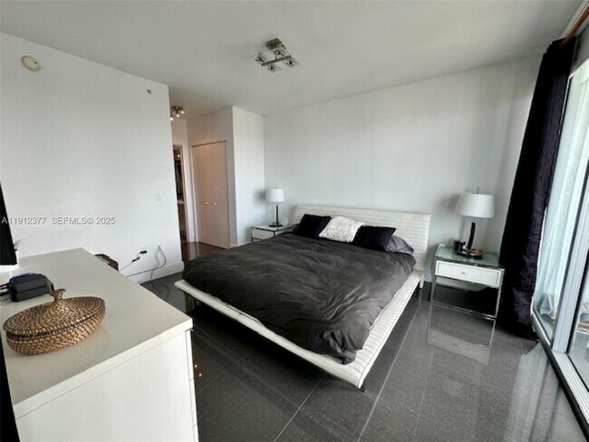 Building Photo - 92 SW 3rd St