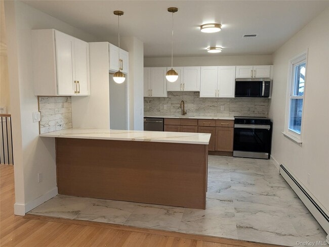 Building Photo - 727 NY-302