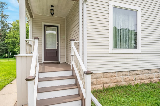 Building Photo - 1436 W Prospect Ave