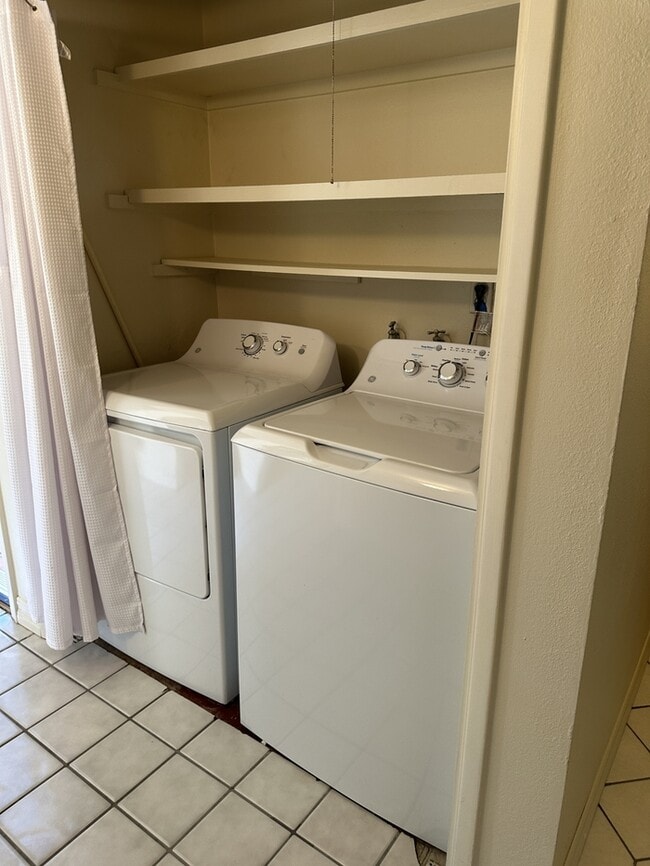 Building Photo - Stockton 2 Bedroom 1 Bathroom Condo