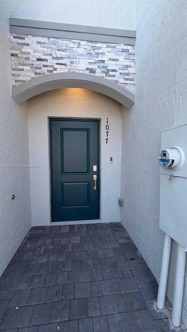 Building Photo - 1077 SE 2nd St