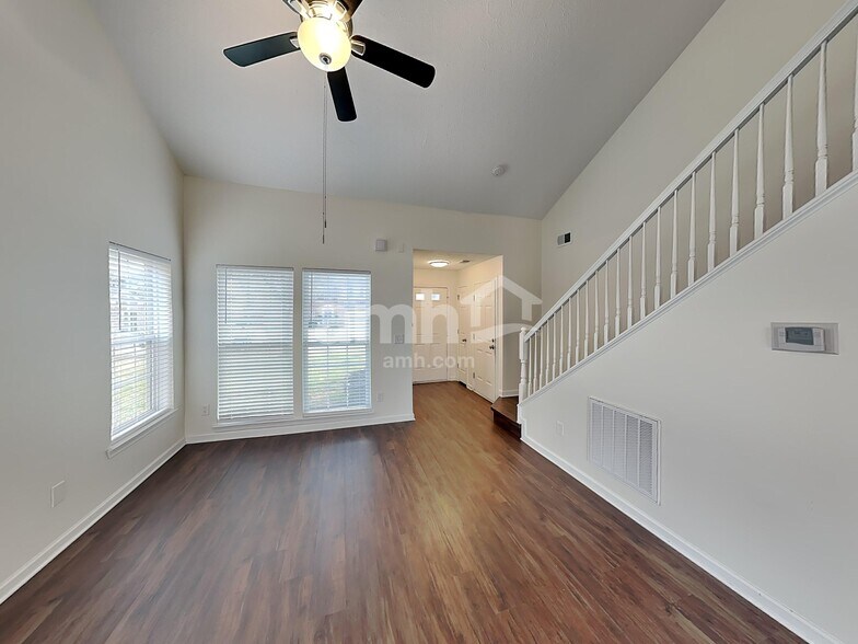 Building Photo - 1002 Daniel Ln