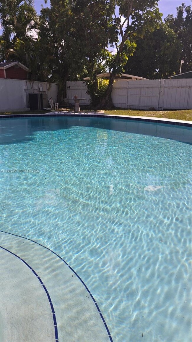 Building Photo - 6550 SW 26th St