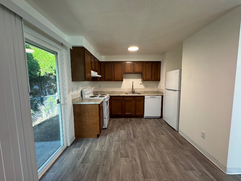 Building Photo - 7109 SE Martins St