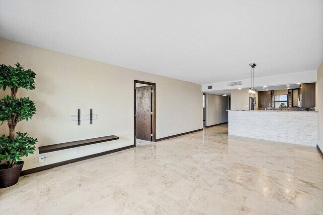 Building Photo - 2400 Deer Creek Country Club Blvd