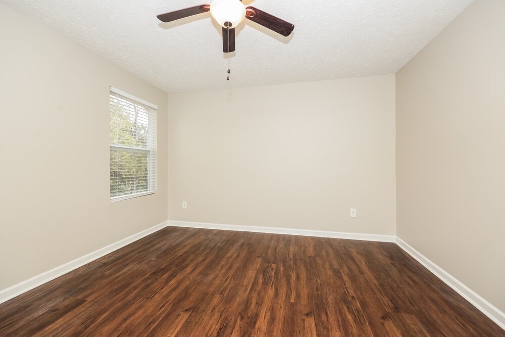 Building Photo - 608 Elderberry Way