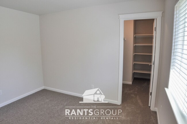 Building Photo - Beautiful  3 bedroom, 2.5 bath, 2-story home in Steilacoom Ridge