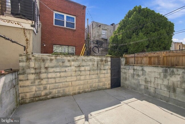 Building Photo - 1802 Tree St