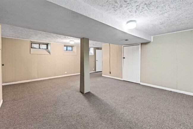 Building Photo - 6514 Blondo St