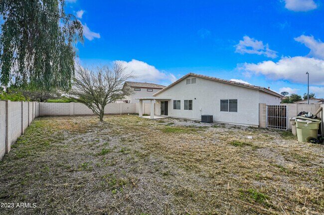 Building Photo - 7409 N Solano Dr