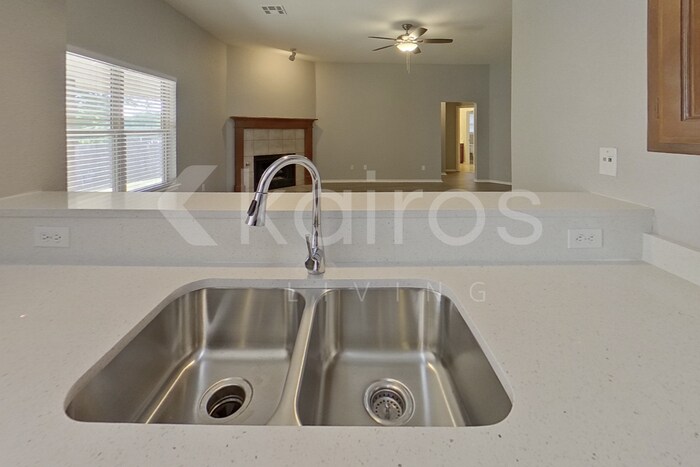 Building Photo - 912 SE 38th St