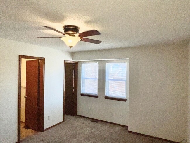 Building Photo - Fantastic Multi-Level Single Family Home i...