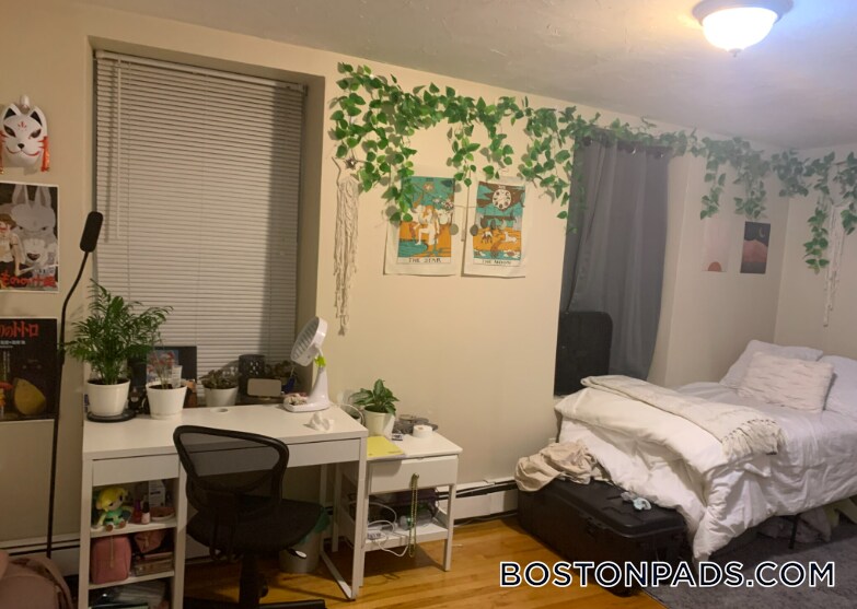 Building Photo - 28 Fleet St