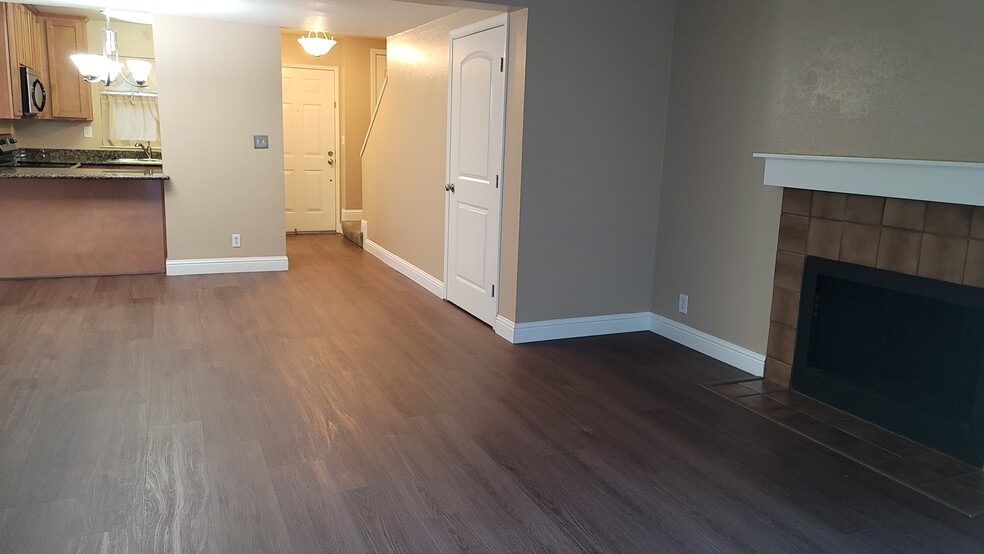 Building Photo - 788 Center Ave