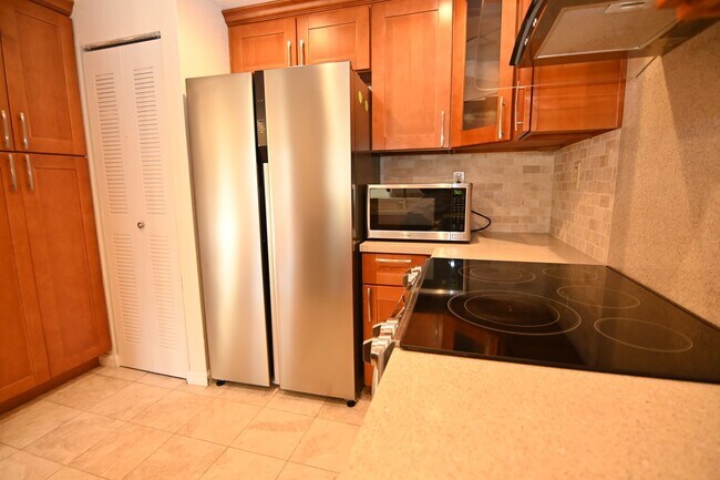 Building Photo - Nicely upated 2 Story Townhouse at Mansion Park with 2 Master Suites.