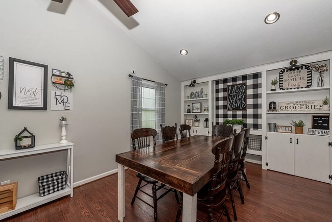 Building Photo - 3bd/2.5ba 2-story home in quiet neighborhood.