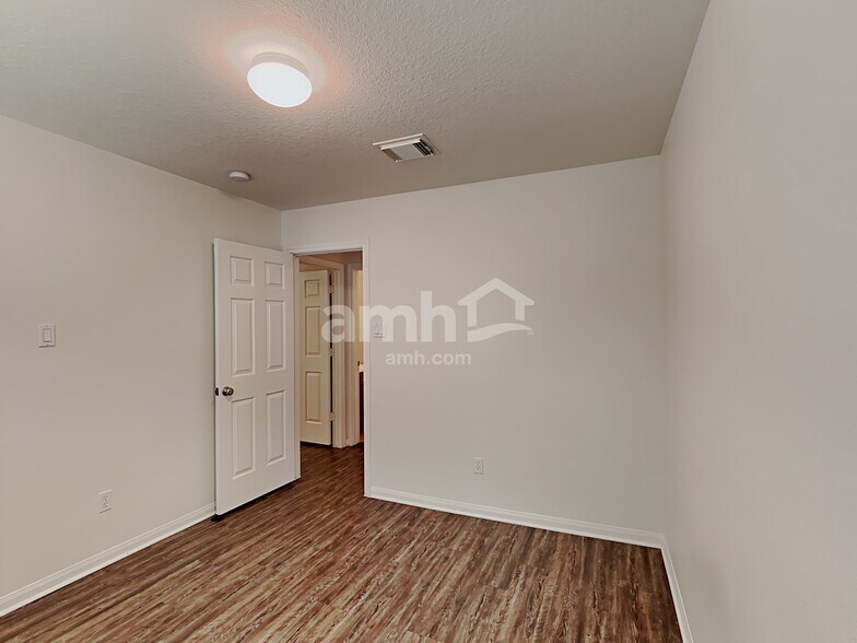 Building Photo - 3218 Woodchuck Rd