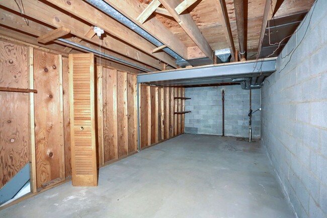 Building Photo - 332 Deerfield Rd